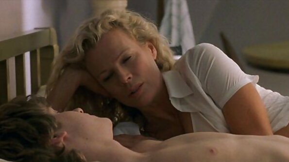 Cah wadon ayu enom dadi kanggo jancok reged kanggo awis