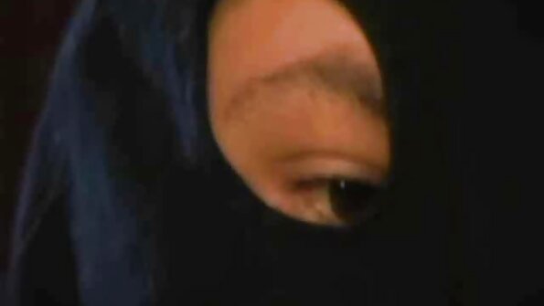 FAKEhub Amirah Adara - Tenis Palsu