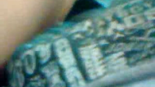 Spunky Angels: Britney budak seks tresna kanggo masterbate ing kamera ing video kusut iki. Nonton nalika kamera nyedhaki nalika dheweke muter karo alat vibrator cilik. Muga-muga budakku iki panas.