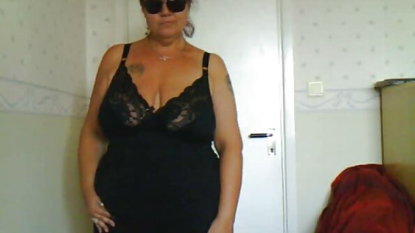 Cantik brunette mindy lynn ngudani lan teases sadurunge njupuk bajingan hard lan kathah saka anget cum