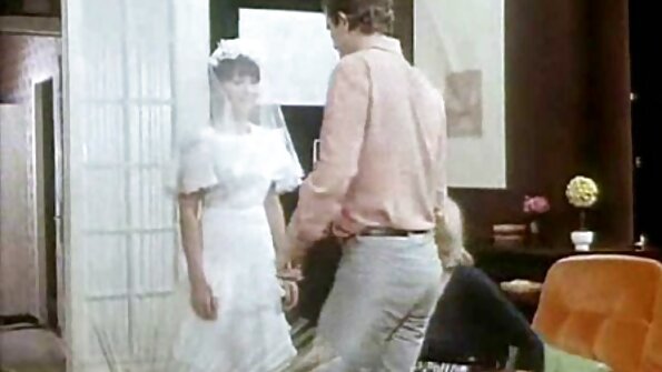 Lola wis stres lan isin arep pijet bocah wadon