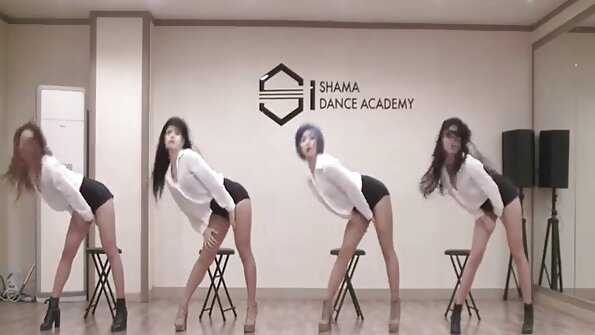 Nonton minangka Craving Carmen nyeleh ing lemah, apa alat vibrator lan metu saka dheweke nyenyet pus sethitik, moaning kabèh wektu! Wong wedok iki senengane mangkat.