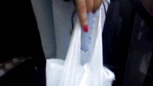 GND GF Vids: Chloe muter karo dheweke susu