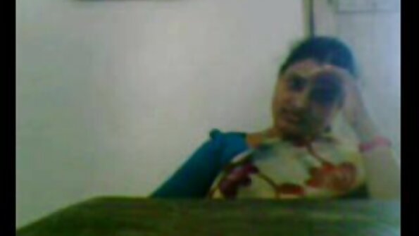 Big boobed remaja nuduhake mati dheweke 30G alam susu