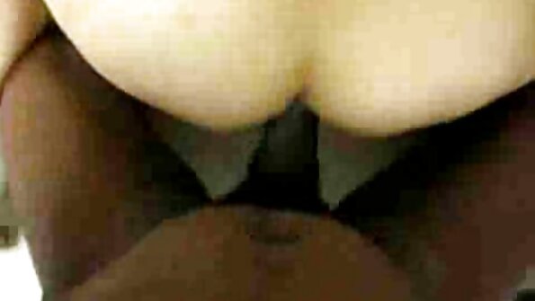 Lucy Ohara nganggo rasukan bocah wadon sekolah sing ora suwe