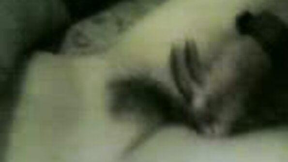 Jeska Vardinski katon nggumunke ing bikini biru cilik iki. Watch minangka dheweke ngudani mudhun, njabut dheweke ndhuwur, lan banjur narik strings metu saka dheweke bokong crack. Sampeyan bakal tresna kaendahan tato iki.