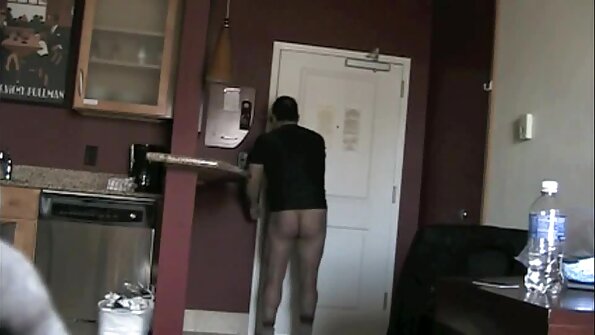 Beauty lan senior: asisten seksi bajingan dening boss lawas dheweke