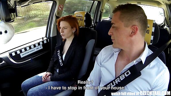 Melanie ora Strip seksi saka dheweke cute abang lan putih waitress seragam