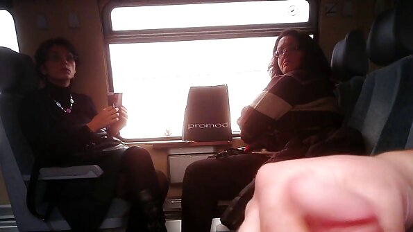 Stephanie Cane kawin dheweke nyenyet pus karo kaca dildo