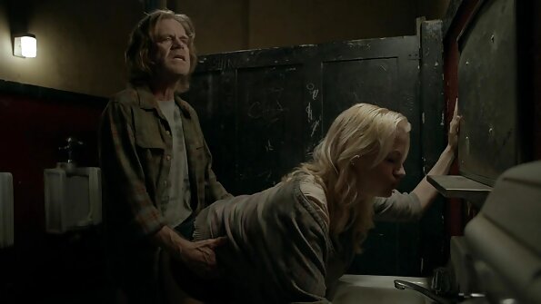 Taylor lain slips dheweke nyenyet jins mati lan masturbates