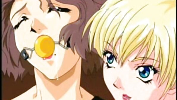 Remaja Asia sing meh wuda lungguh ing lantai pawon. Dheweke njupuk munggah vibrator saka kulkas lan ngemu marang dheweke tenan susu. Sawise njupuk sandhangane dheweke lungguh ing kursi lan ...