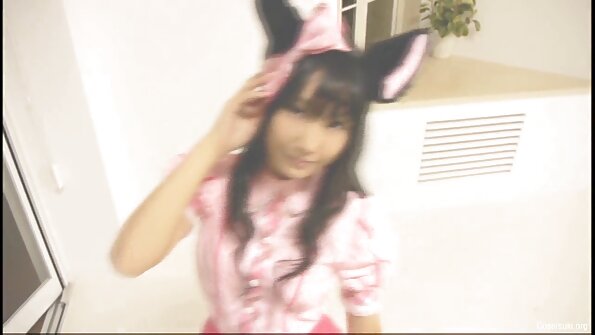 Cute Kara Duhe njupuk nakal lan edan ing blumbang wisuh beaver dipun cukur