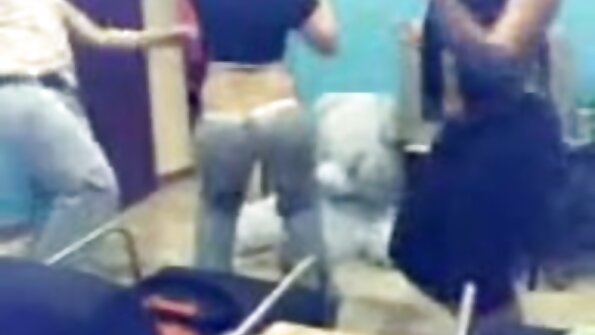 Loro bocah-bocah wadon cilek jancok saben liyane