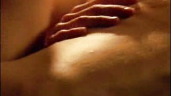 Rachel Tease nganggo chemise abang seksi lan kaos kaki ireng dhuwur dhengkul. Watch minangka dheweke alon goyangake bokong gelembung lan nuduhake mati dheweke nyenyet sethitik unta jempol ing dheweke ireng kathok. Rachel banjur turu ing ...