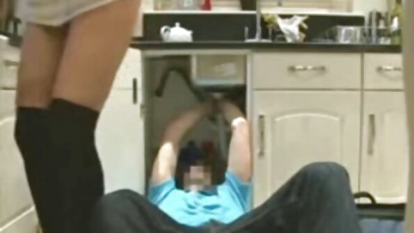 St. Mackenzies: Danielle Mayes ngenteni Miss amarga dheweke duwe pelajaran Spanyol Lanjut. Dheweke ora sabar banget lan nalika Miss wiwit telat dheweke mutusake kanggo ngudani. Sampeyan bisa nonton nalika dheweke alon-alon ...