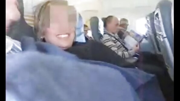 Ann Angel nuduhake mati dheweke pink pus