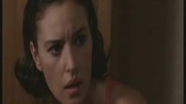 Sarah Vickers nindakake acara web cam nakal kanggo anggota dheweke