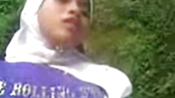 Busty pirang Carol Goldnerova tenan mesum lan kepengin please dheweke pus