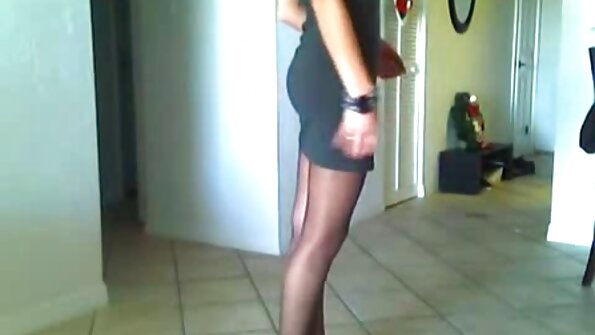 Video Cali Logan lagi nyuci lan nyemprot boobies sing CRAZY