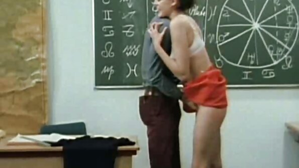 Ivy Snow bakal tetep sampeyan dibintangi karo sugih abang nyenyet dheweke nganggo