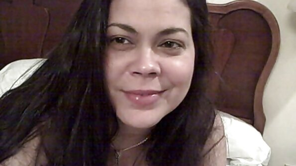 Lia 19 muter karo dheweke pus ing kursi