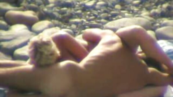 Gloria tresna marang rasa pitik jago. Nanging kurang ajar sing tenan njaluk dheweke arep.