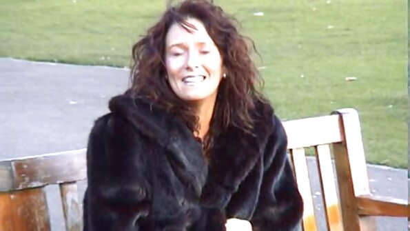 Brooke Marks Selendang Putih