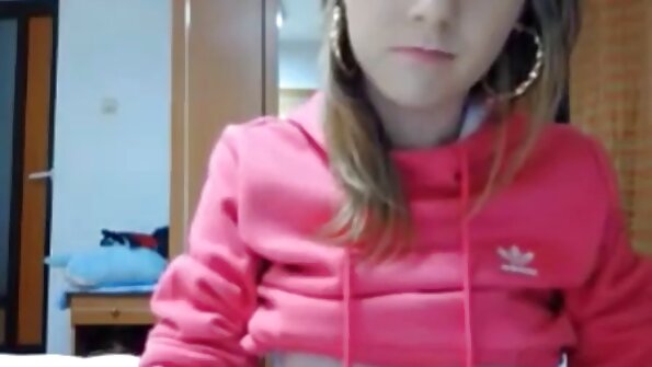 Pamela Spice jancok dhéwé karo dheweke dolanan favorit