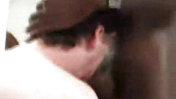 Busty teen Brady tresna nuduhake mati dheweke seksi kurva lan amba alam susu. Ing video paling anyar iki, priksa wong ayu iki nalika dheweke nakal ing pawon, ngudani metu saka siji Piece lan ketemu ...