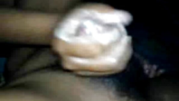 Njijiki brunette nuduhake mati dheweke jus juggs