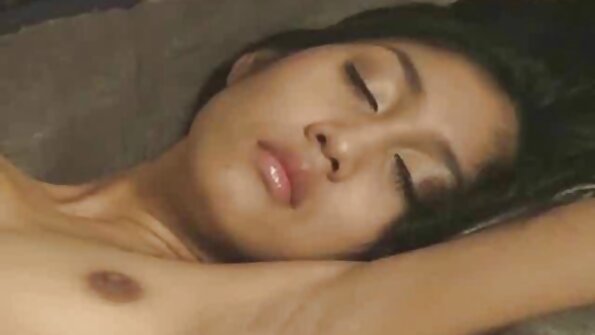 Cabang Alyssa umure 18 taun, rambut pirang emas lan mata biru sing nggumunake lan cangkeme apik tenan sing bisa nyedhot kromo saka alangan trailer lan dheweke bakal nindakake dheweke pisanan ing kamera lan swasana...