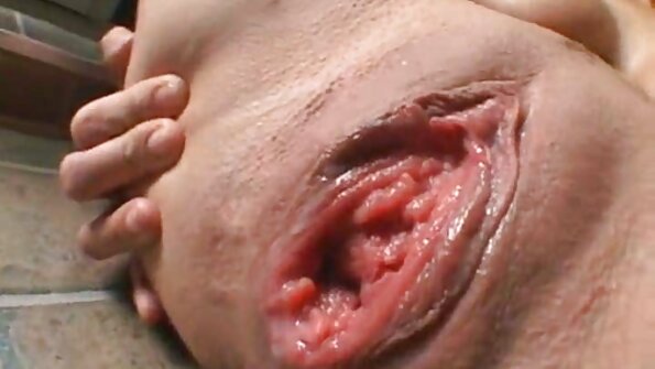 Shyla Jennings katon nggumunke nalika dheweke metu saka sandhangane! Aja kantun pungkasan ngendi dheweke yanks dheweke kathok munggah inbetween dheweke pus lambé! Apa tampilan!