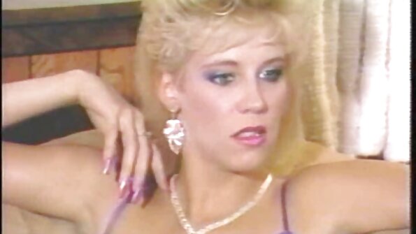 Sayaka Fukuyama nemu dheweke pus toyed dening telu wong lanang mesum