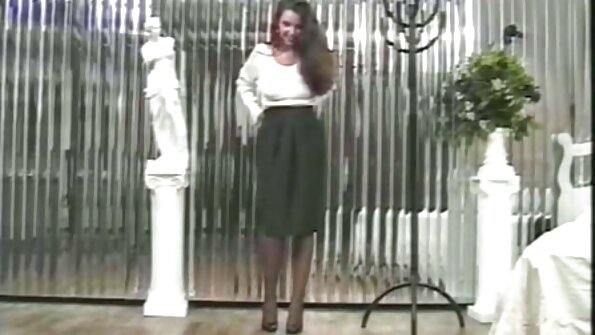 Nubile Trish berambut biru mata biru minangka sajian sing enak. Trish wis perky dodo lan ramping tanned pigura remaja. Watch Trish ing dheweke video minangka dheweke seduces dheweke partner lan bakal vigorously bajingan.