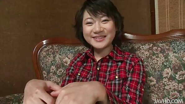 Cilik teen njupuk pitik jago ing dheweke nyenyet bokong