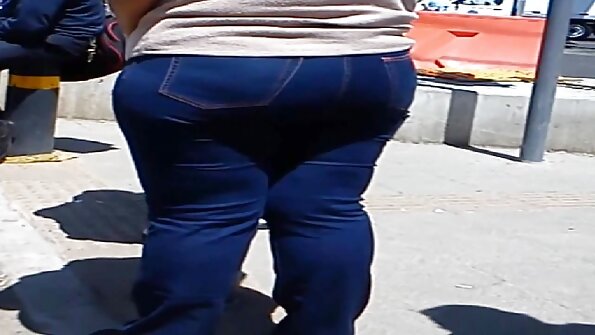 Watch minangka Britney saka Spunky Angels njupuk saka swimsuit dheweke lan lenggah maneh ing bench nyebar sikil dheweke mbukak sudhut kanggo kamera! Apik banget tampilan juru kamera iki!