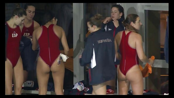 Cherry Kiss nemu dheweke Tenggorokan bajingan