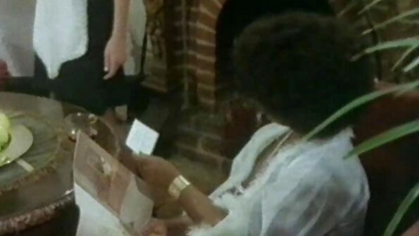 Slim latina Marcellinha Moraes bajingan ing mlengkung posisi